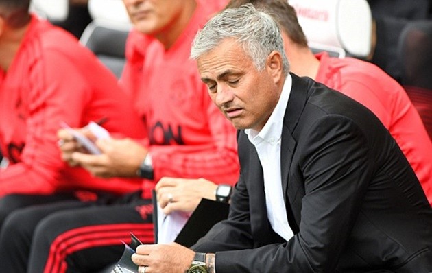 Mahrez khiêu khích Mourinho trước ống kính phóng viên - Bóng Đá