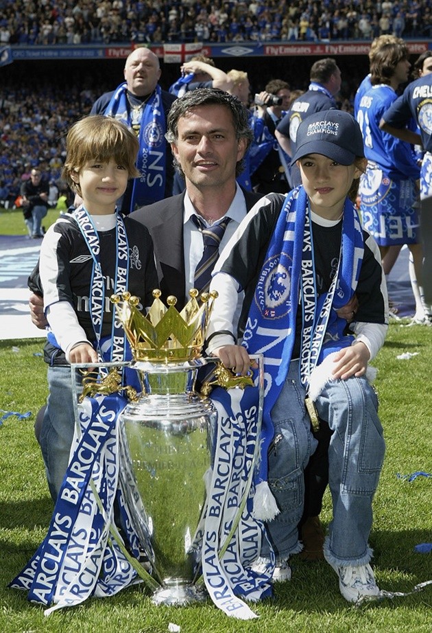 Mourinho rạng rỡ trong ngày sinh nhật 