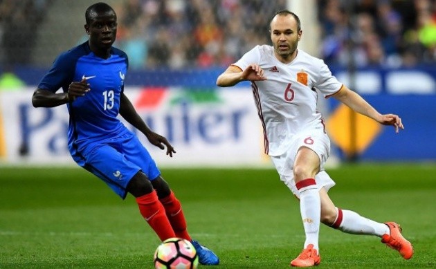 Iniesta thừa nhận rất thích chơi cạnh sao Chelsea, không phải Fabregas - Bóng Đá