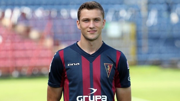 'Siêu trinh sát' của Arsenal nhắm cầu thủ người Ba Lan - Bóng Đá