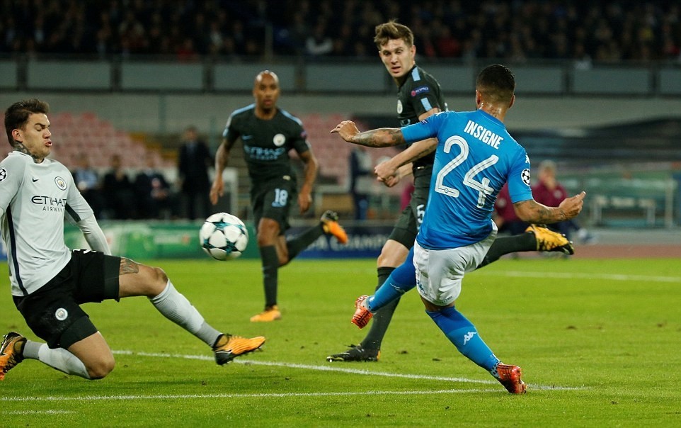 Ronaldo chỉ bài cho Szczesny cản pen Higuain bật khóc rời sân - Bóng Đá