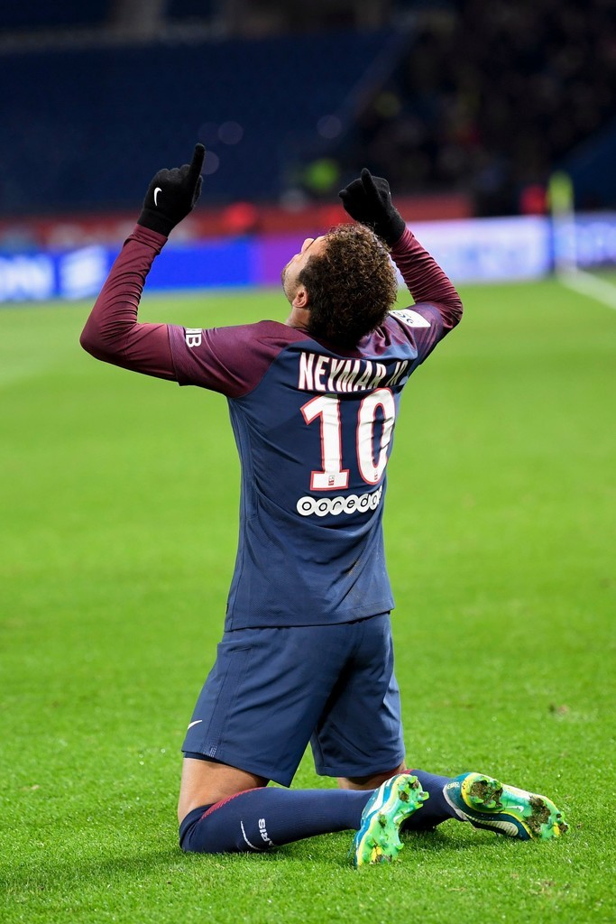 Cavani xin Neymar đá penalty và sút hỏng - Bóng Đá