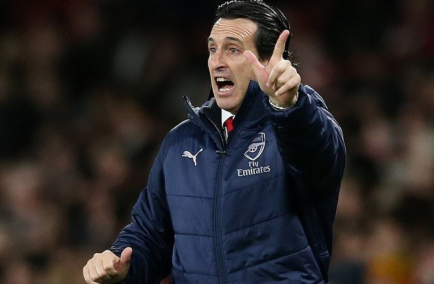Granit Xhaka nổi đóa sau khi bị Lacazette 