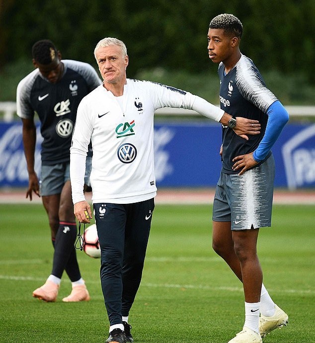 Kylian Mbappe liên tục pha trò - Bóng Đá