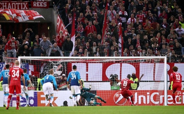 Bật nhảy như Ronaldo, Sergio Ramos giúp Real có lên đỉnh thế giới lần thứ 4 - Bóng Đá