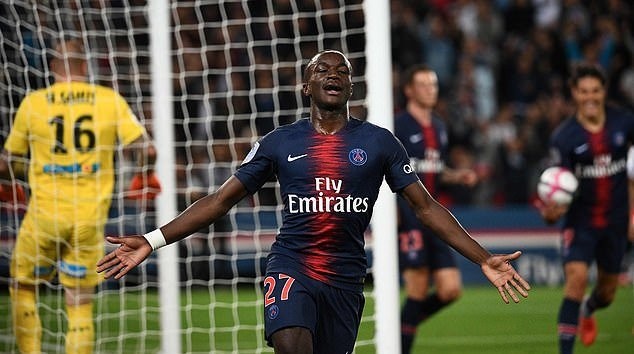 Lingard phát hoảng với chấn thương đầu của Rojo - Bóng Đá