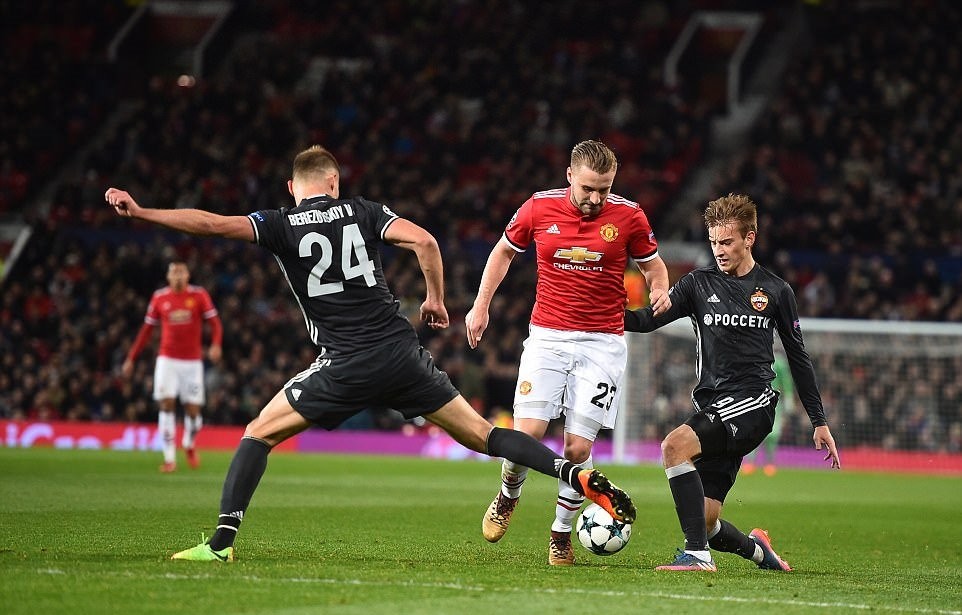 Rooney âm thầm đến Old Trafford, Pogba thân mật với hoa hậu Nga - Bóng Đá