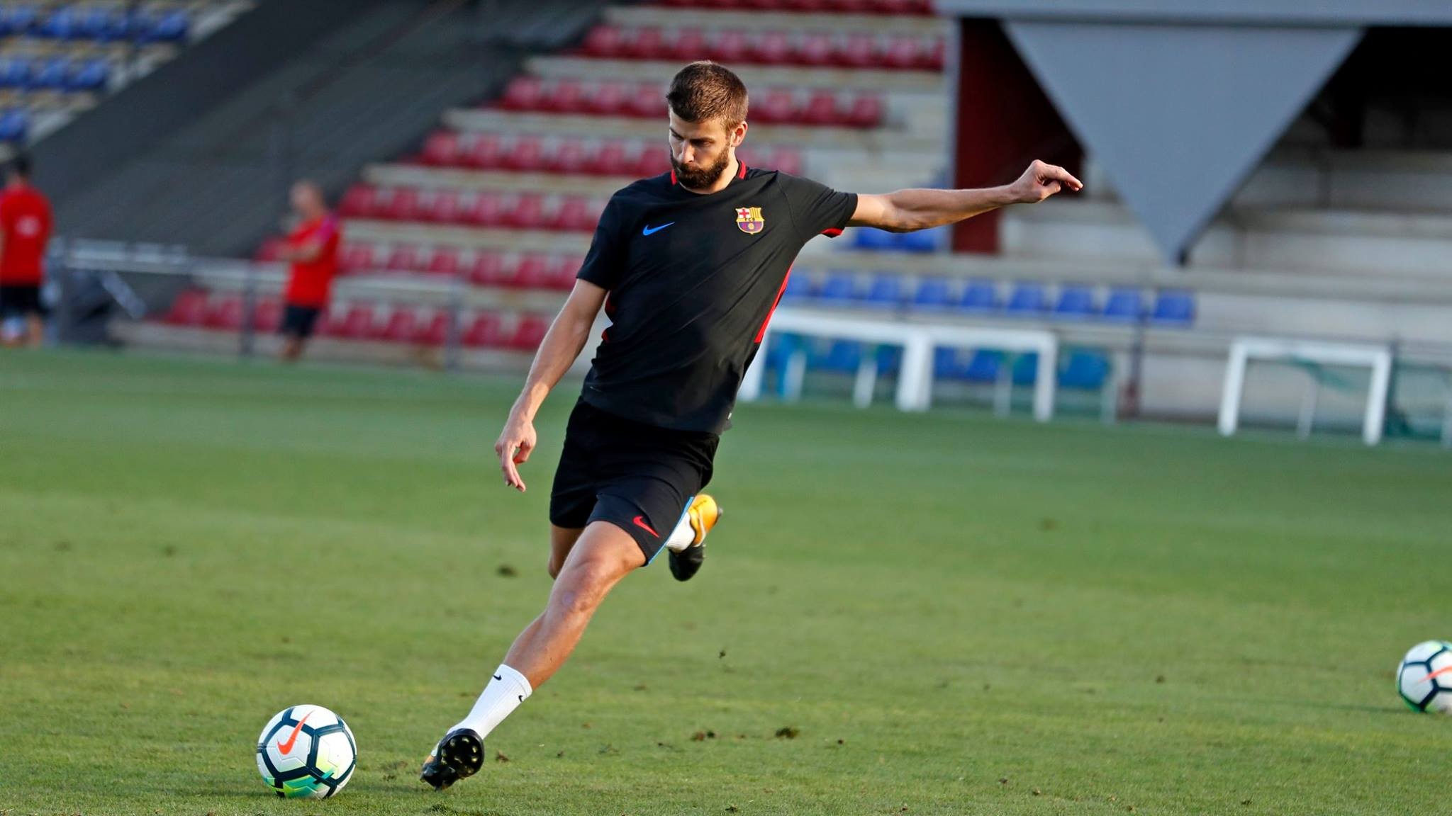 Ozil khiến fan nữ 