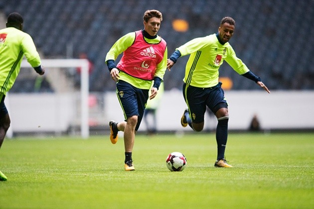 Buffon như minh tinh màn bạc trong ngày nhận giải 