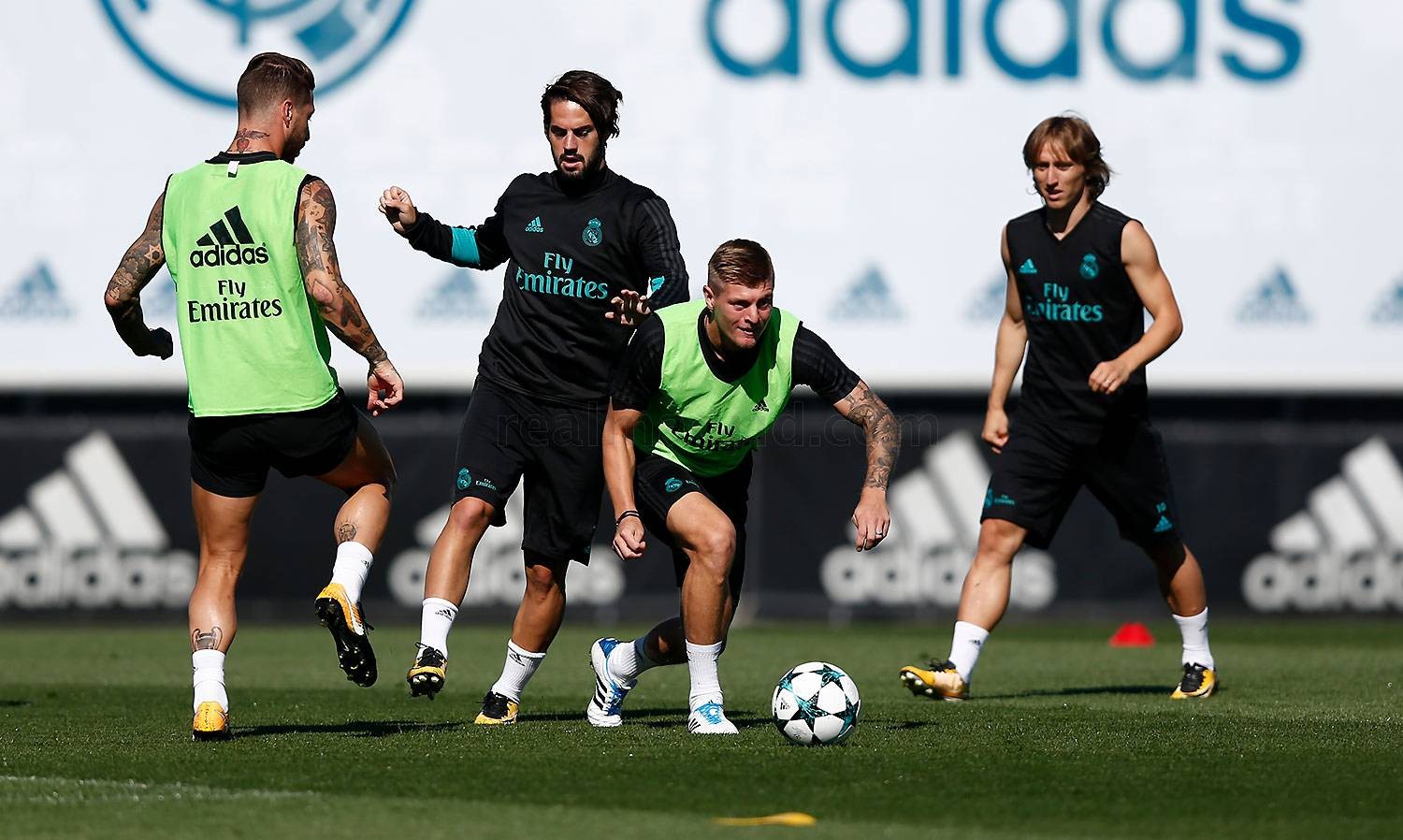 Shearer gạt Tottenham ra khỏi cuộc đua vô địch - Bóng Đá