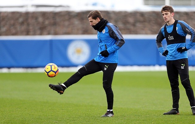 Mahrez tập chiêu lạ  - Bóng Đá