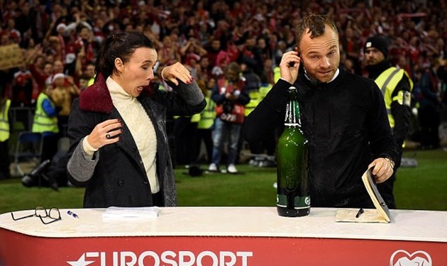 Được dự World Cup, Đan Mạch cho BLV tắm trong... bia - Bóng Đá