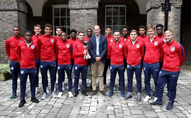 Dàn sao U20 Anh vinh dự diện kiến hoàng tử William  - Bóng Đá