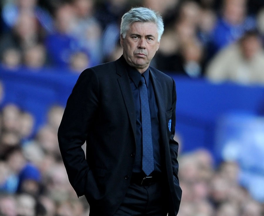 Ảnh Giroud ôm chân, Deschamps lo sốt vó  - Bóng Đá