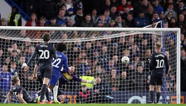 Chấm điểm Chelsea: Willian gánh đội, Higuain ra mắt không như mong đợi - Bóng Đá