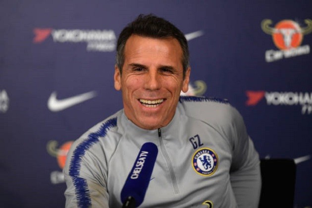 Sau siêu phẩm. Giroud vẫn cúi gầm mặt nghe Sarri chỉ giáo - Bóng Đá