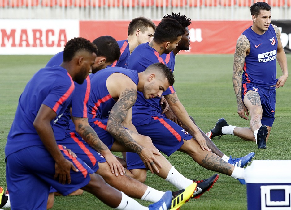 Lên đường về nhà, Hazard vẫn tỏ rõ vai trò thủ lĩnh - Bóng Đá