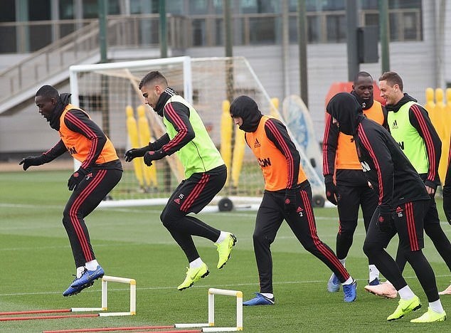 MU tập luyện - Bóng Đá