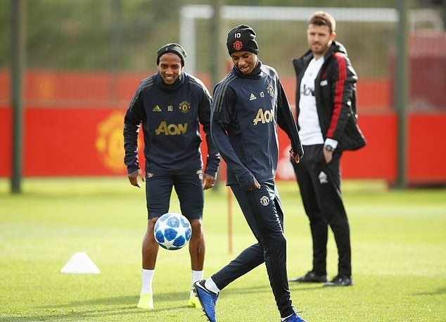 Sir Alex đến sân tập - Bóng Đá