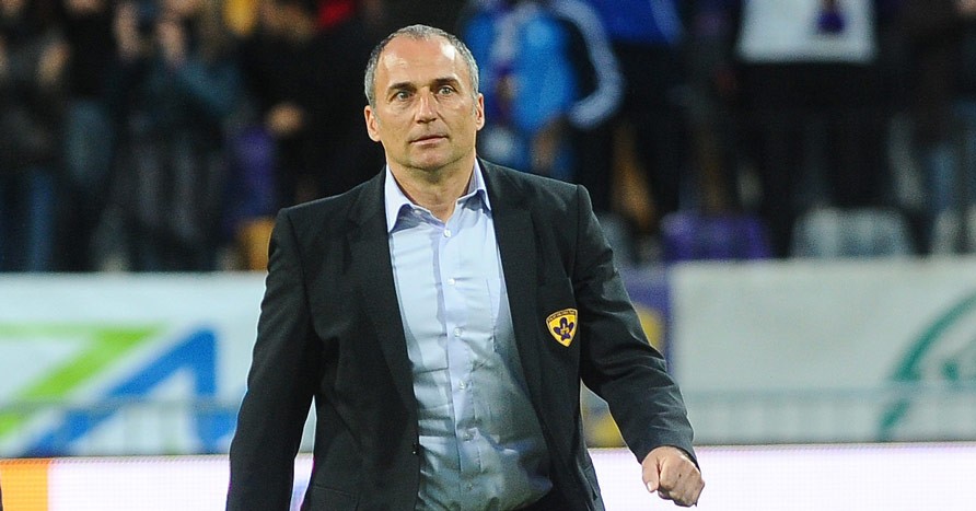 Sau thẻ đỏ, Neymar chủ động 