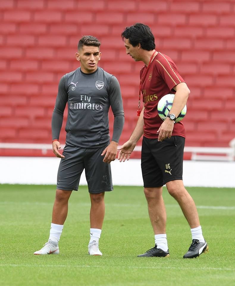 Aguero khoe tóc mới - Bóng Đá