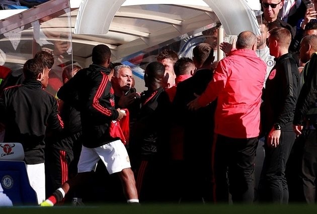 Mourinho đổ lỗi trọng tài - Bóng Đá