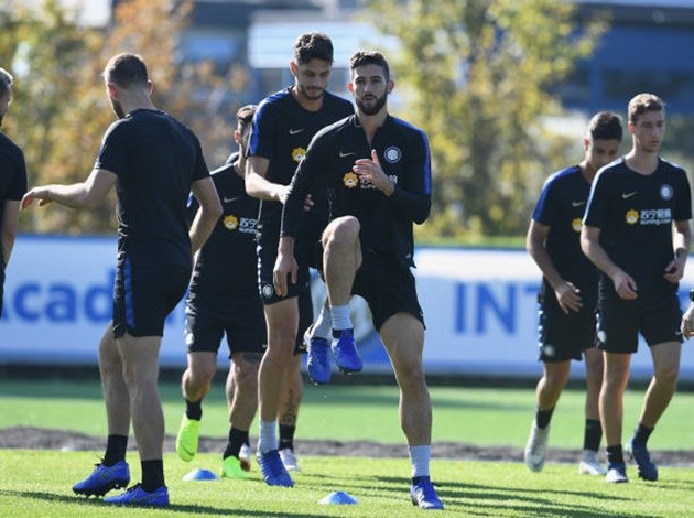Dàn sao Inter Milan phấn khởi tột độ khi được huyền thoại ghé thăm - Bóng Đá