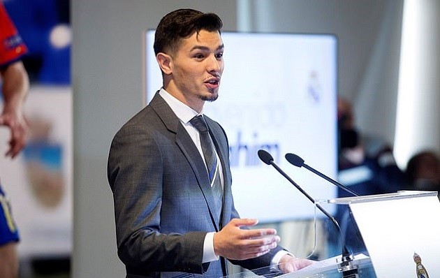 Tân binh đầu tiên ra mắt Real, Benzema có người chia lửa - Bóng Đá