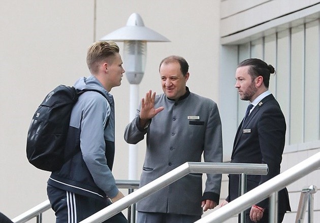 Luke Shaw rạng rỡ trong ngày hội quân của Quỷ đỏ - Bóng Đá