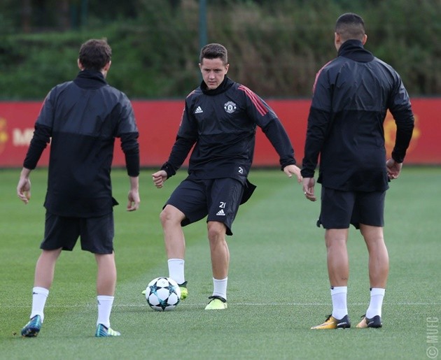 Ander Herrera tươi như hoa, chờ trận khai màn Champions League - Bóng Đá