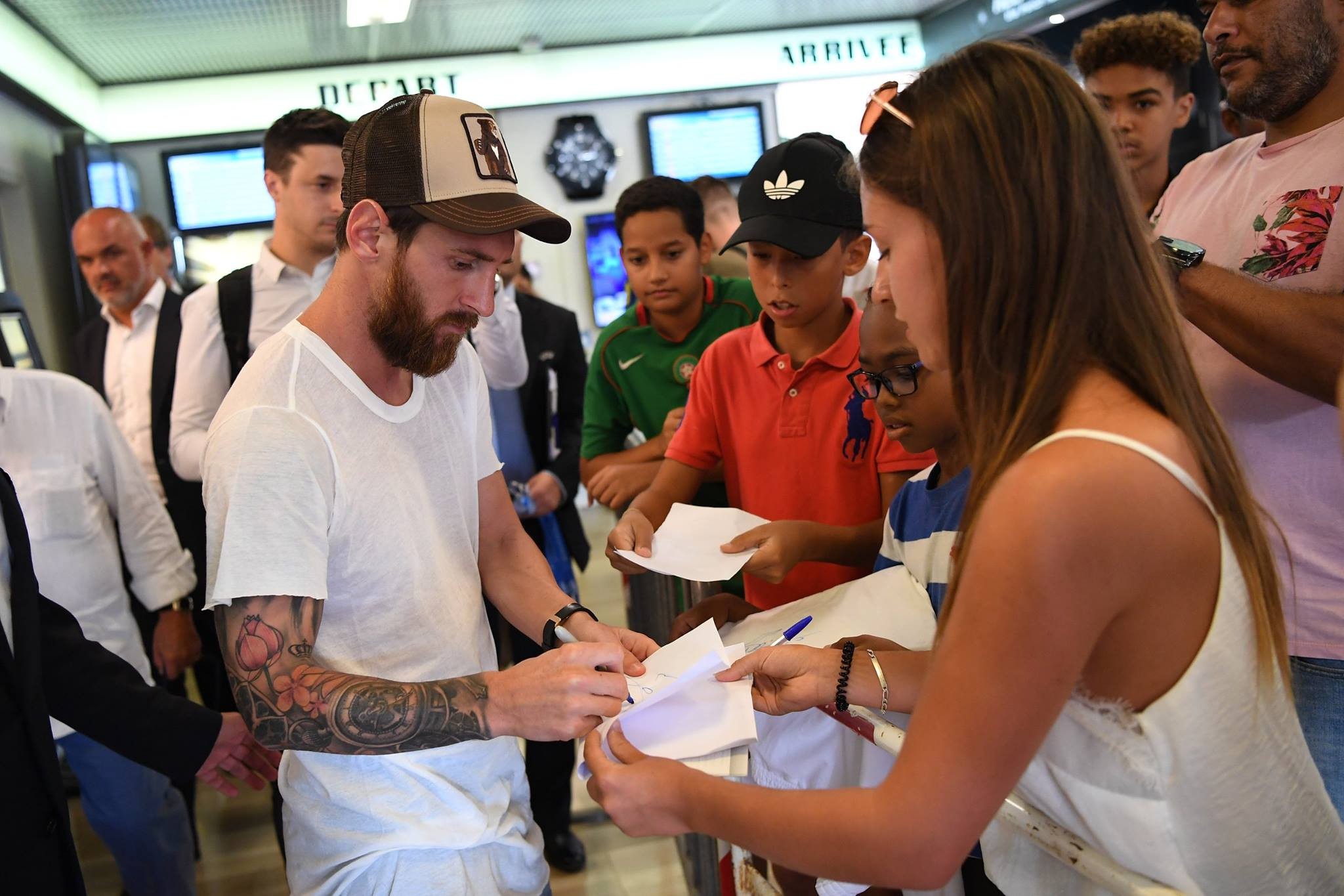 Lĩnh trọn đầu gối, người cũ vẫn khiến tiền đạo của Arsenal tắt điện - Bóng Đá