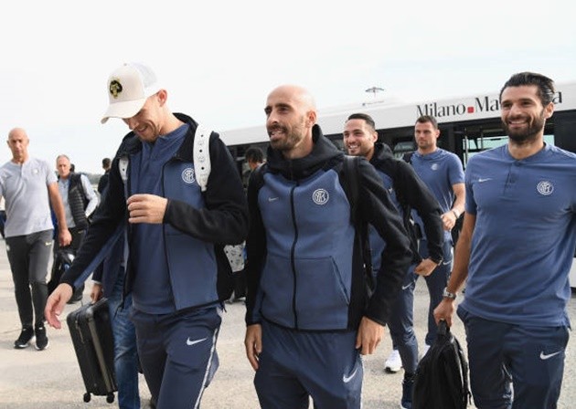 Dàn sao Inter mang thời trang lạ 