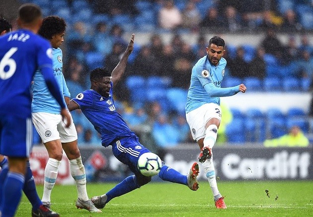 Hậu vệ Cardiff khóc hận khi để Mahrez làm xiếc với trái bóng - Bóng Đá