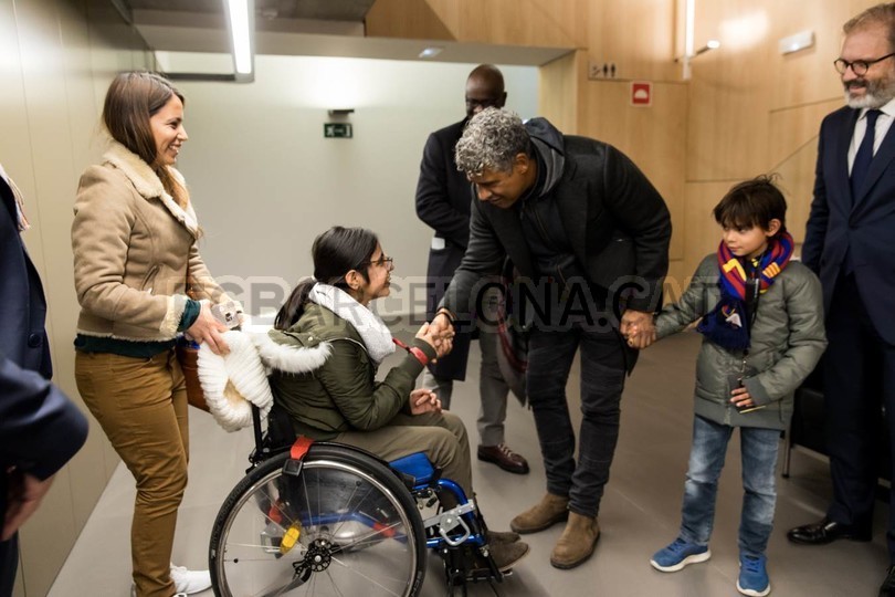Barca chào đón vị khách đặc biệt dịp Giáng sinh - Bóng Đá