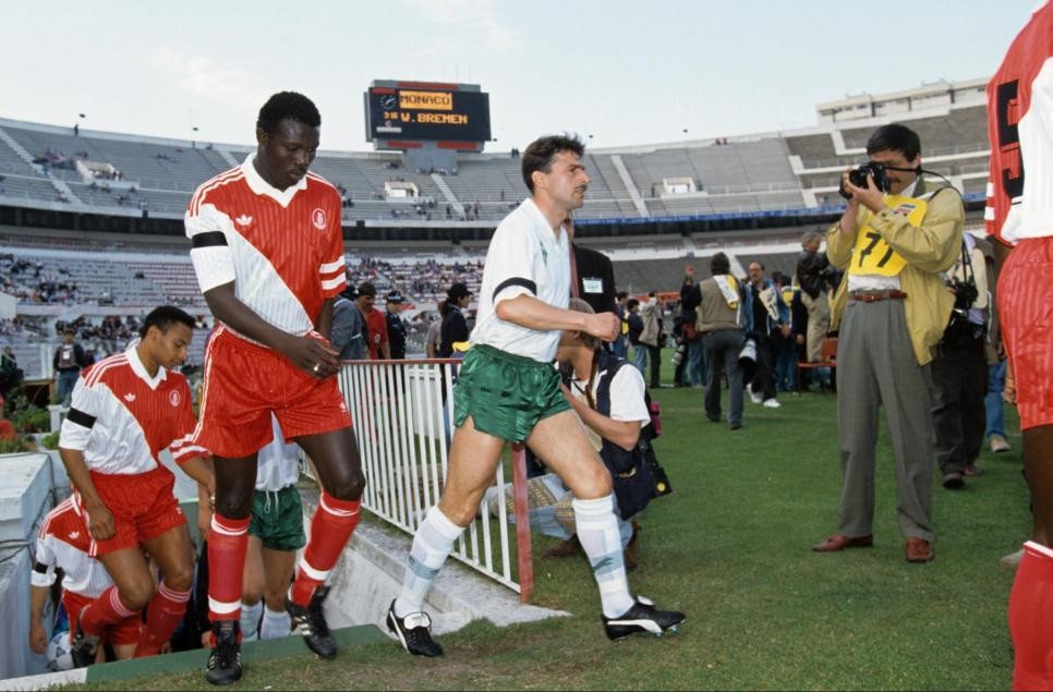 George Weah kể chuyện cuộc đời qua 10 bức ảnh - Bóng Đá