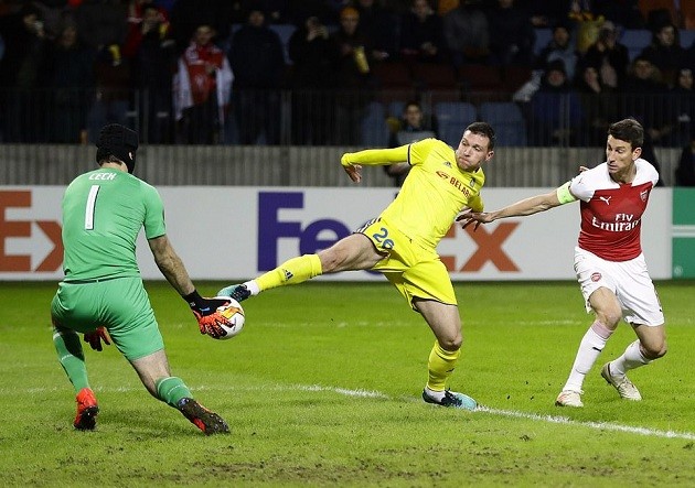 CĐV Arsenal mất ngủ sau cú vung chỏ tai hại của học trò Emery - Bóng Đá