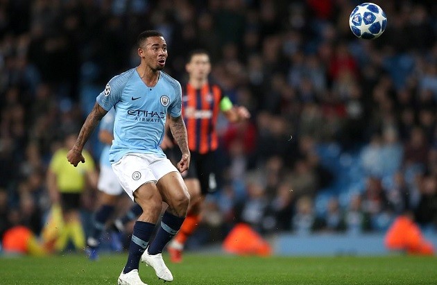 Cầu thủ Shakhtar Donetsk phản ứng ra sao khi nhìn Sterling vấp cỏ thành công? - Bóng Đá