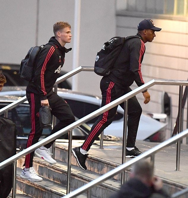 Chắc suất đá chính, bộ đôi ngôi sao Man Utd cười tươi rói - Bóng Đá