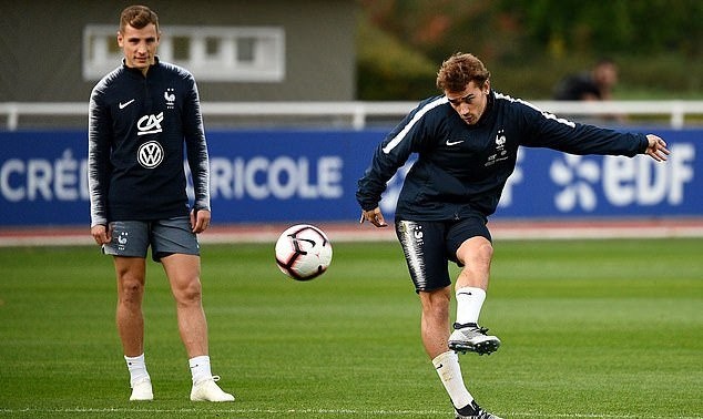 Kylian Mbappe liên tục pha trò - Bóng Đá