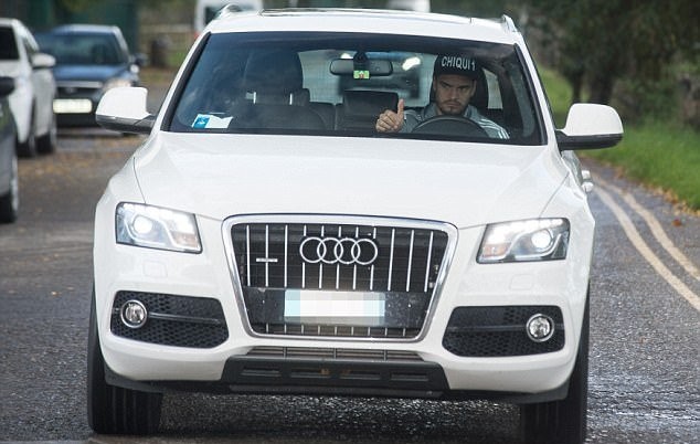 Mourinho đến sân tập Carrington với đầy vẻ âu lo - Bóng Đá