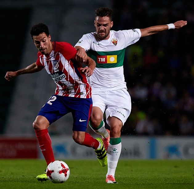 Simeone che mặt khi nhìn Torres dứt điểm thua cả chân sút nghiệp dư - Bóng Đá