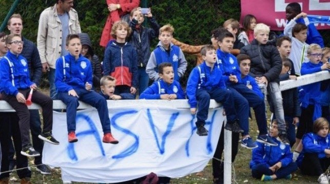 Dàn sao Man City mặc đồ cực chất đến Italia - Bóng Đá