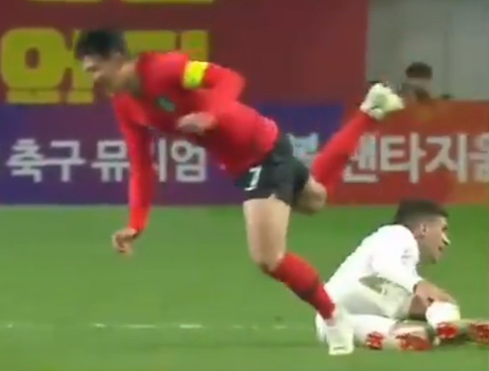 Khung cảnh KHÔNG THỂ TIN ĐƯỢC trong buổi tập của Al Ahly - Bóng Đá