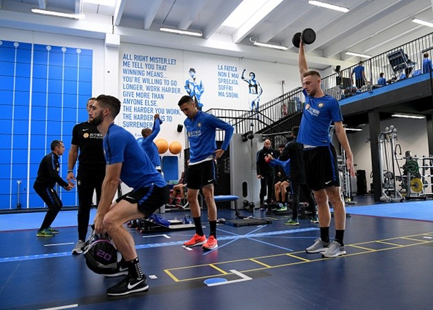 Icardi luyện tuyệt kĩ 