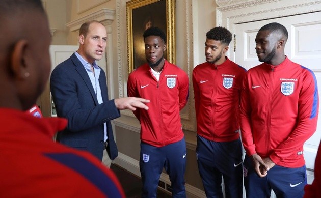 Dàn sao U20 Anh vinh dự diện kiến hoàng tử William  - Bóng Đá