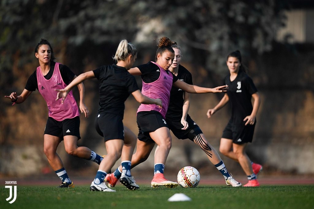 Đội nữ Juve tập luyện - Bóng Đá