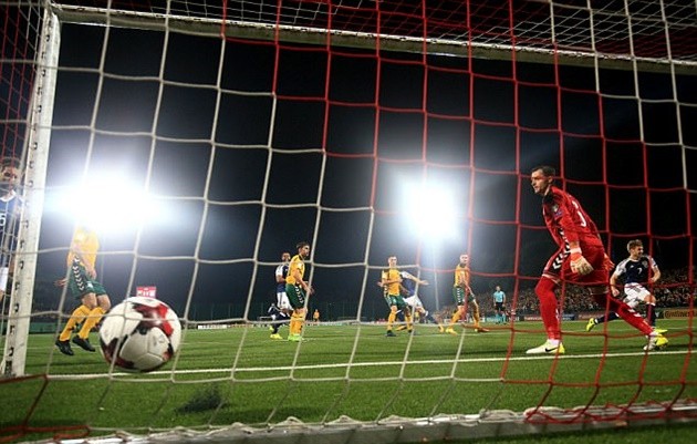 Lithuania 0-3 Scotland: Giữ lấy giấc mơ World Cup  - Bóng Đá