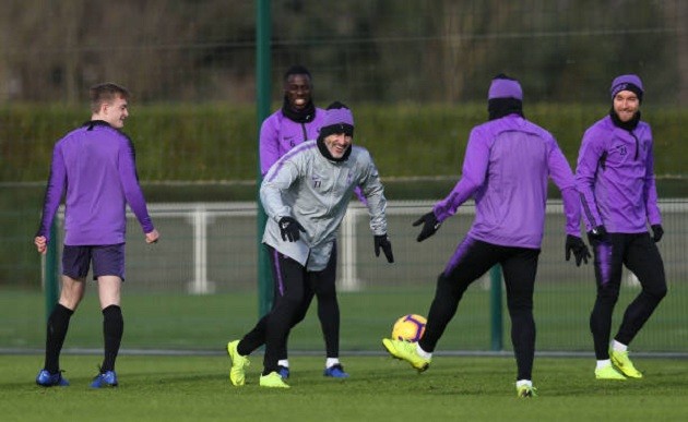 Vắng Kane, sân tập Tottenham vẫn rộn tiếng cười - Bóng Đá