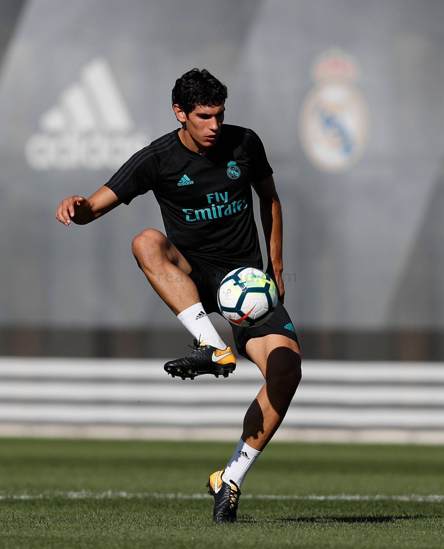 Chấm điểm Barca sau trận thắng Sporting Lisbon - Bóng Đá