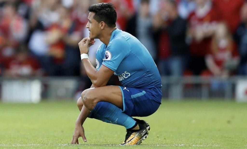 Ozil lủi thủi đẩy tạ ở phòng tập London Colney  - Bóng Đá